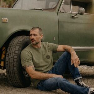 Taylor Stitch | Khaki Heavy Bag Desert Cactus 🌵 Crew Neck Tee ~ 42 Large